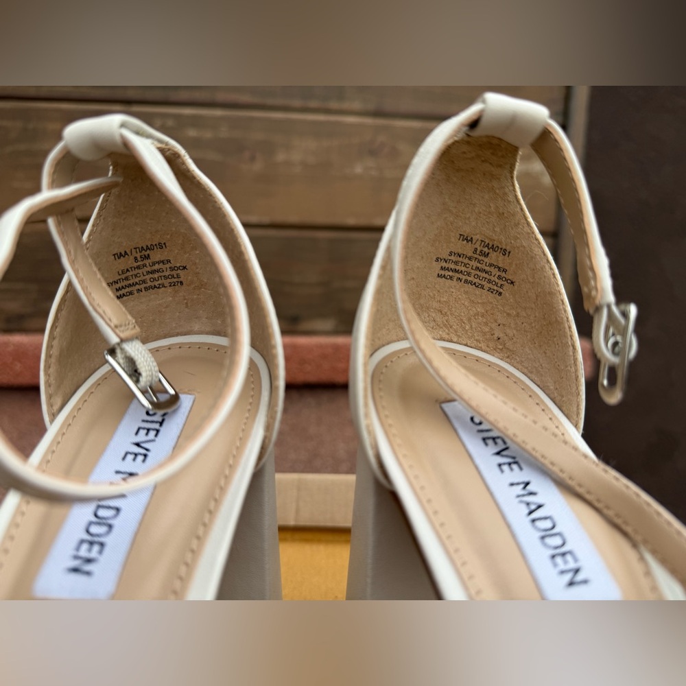 Steve Madden tiaa heel in white size 8.5
USED - Picture 6 of 12